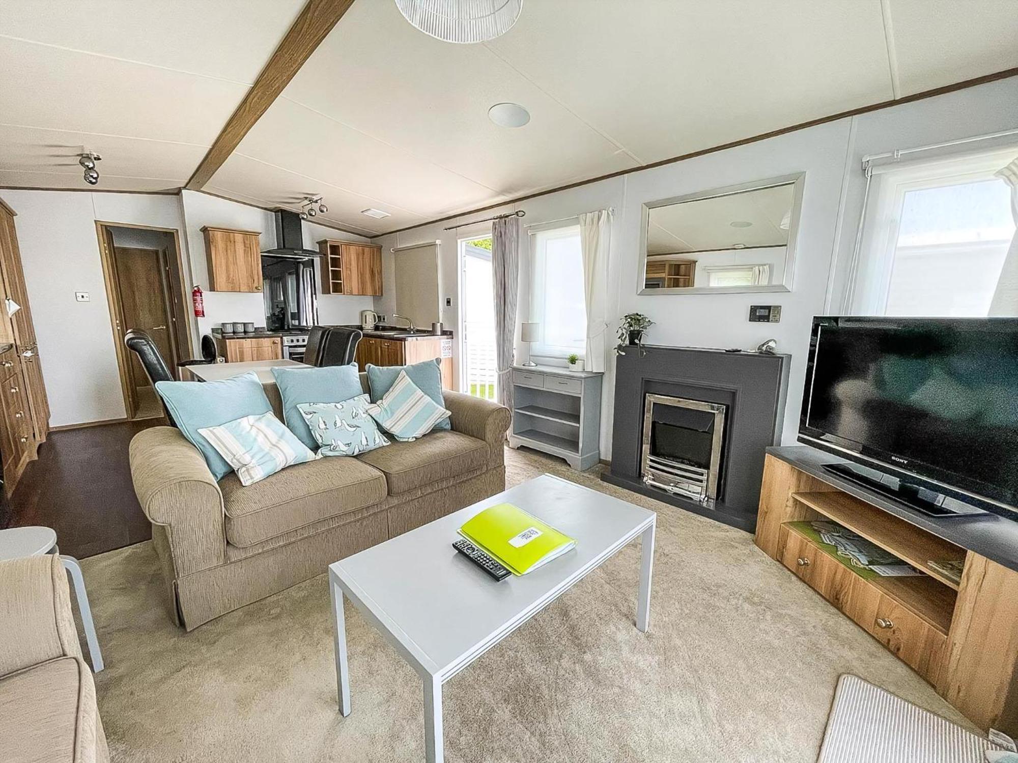 Beautiful Caravan With Decking At Carlton Meres Holiday Park, Suffolk Ref 60022M Saxmundham Exterior photo