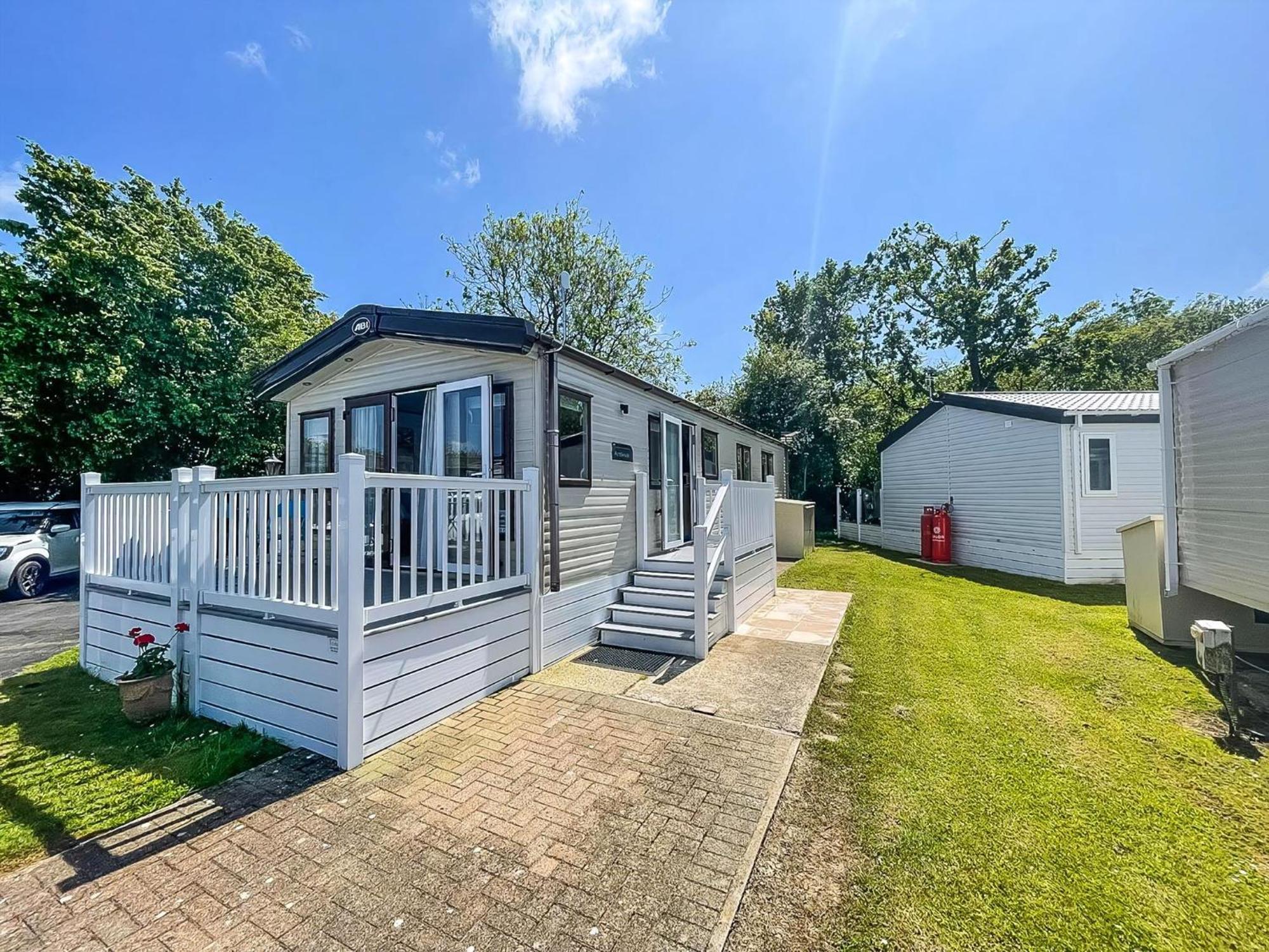 Beautiful Caravan With Decking At Carlton Meres Holiday Park, Suffolk Ref 60022M Saxmundham Exterior photo